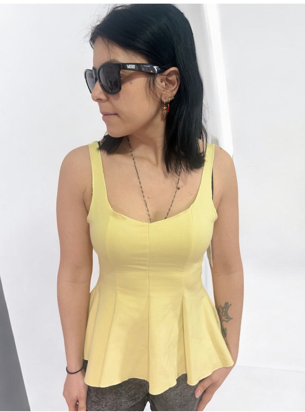 Top Peplo Donna - Canotta con Balza Elegante