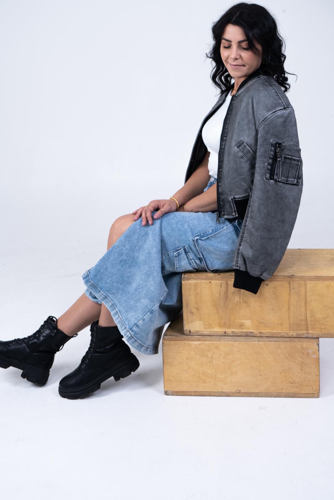 Bomber Denim Grigio con Tasche - Stile Urban e Versatile