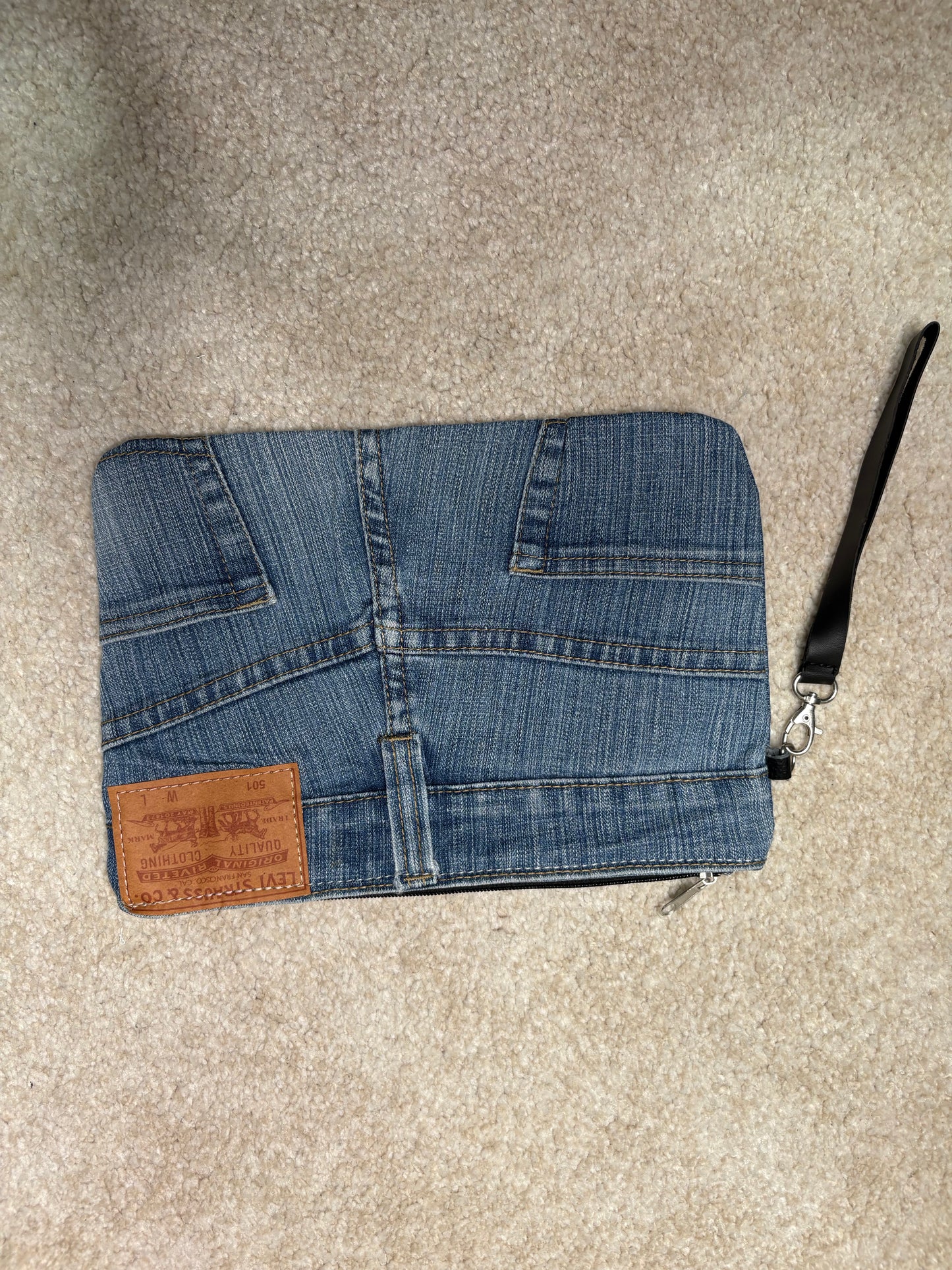 Pochette Denim Upcycled con Tracolla