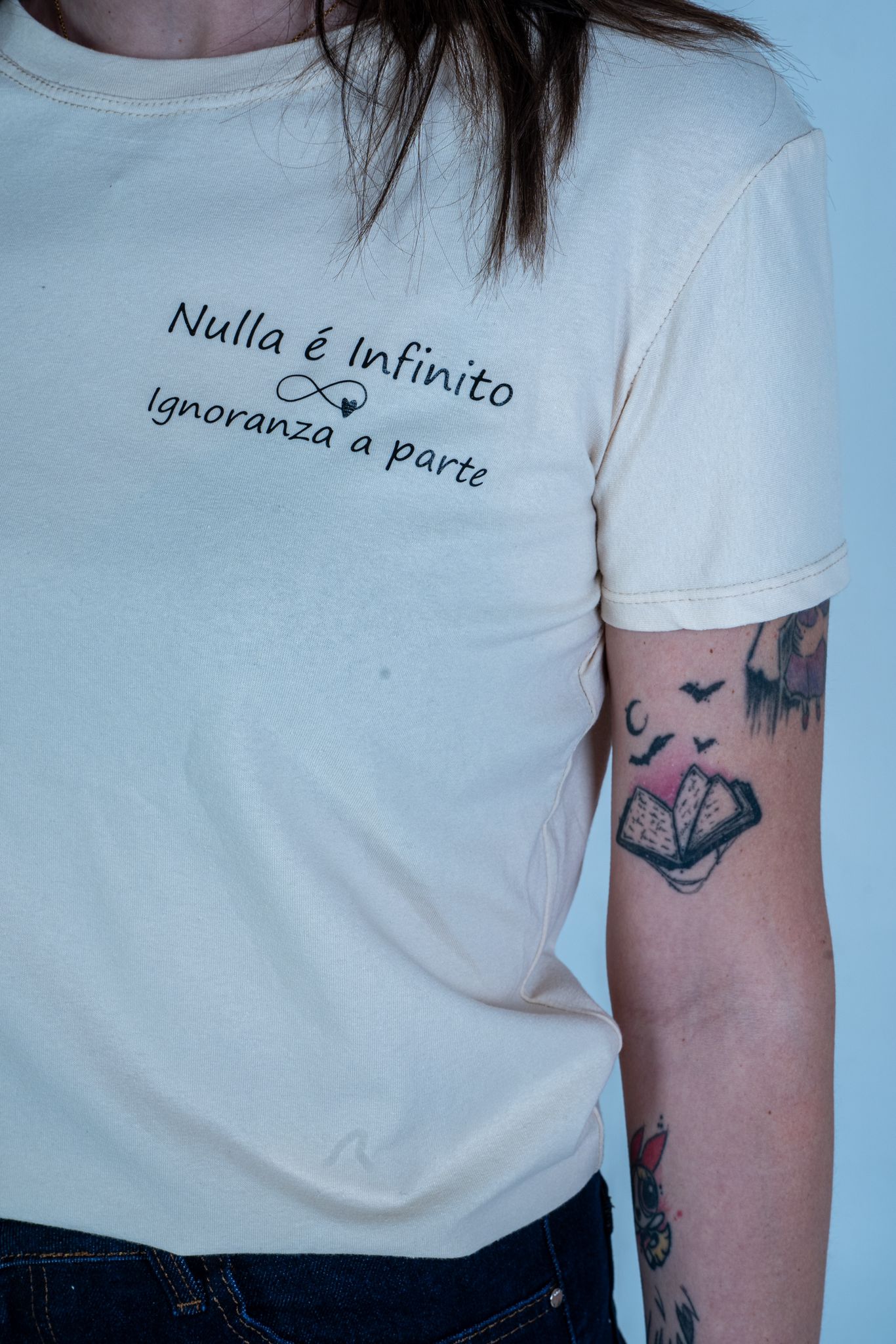T-Shirt personalizzata "Nulla é infinito, ignoranza a parte" | DR-CLYDE SHOP
