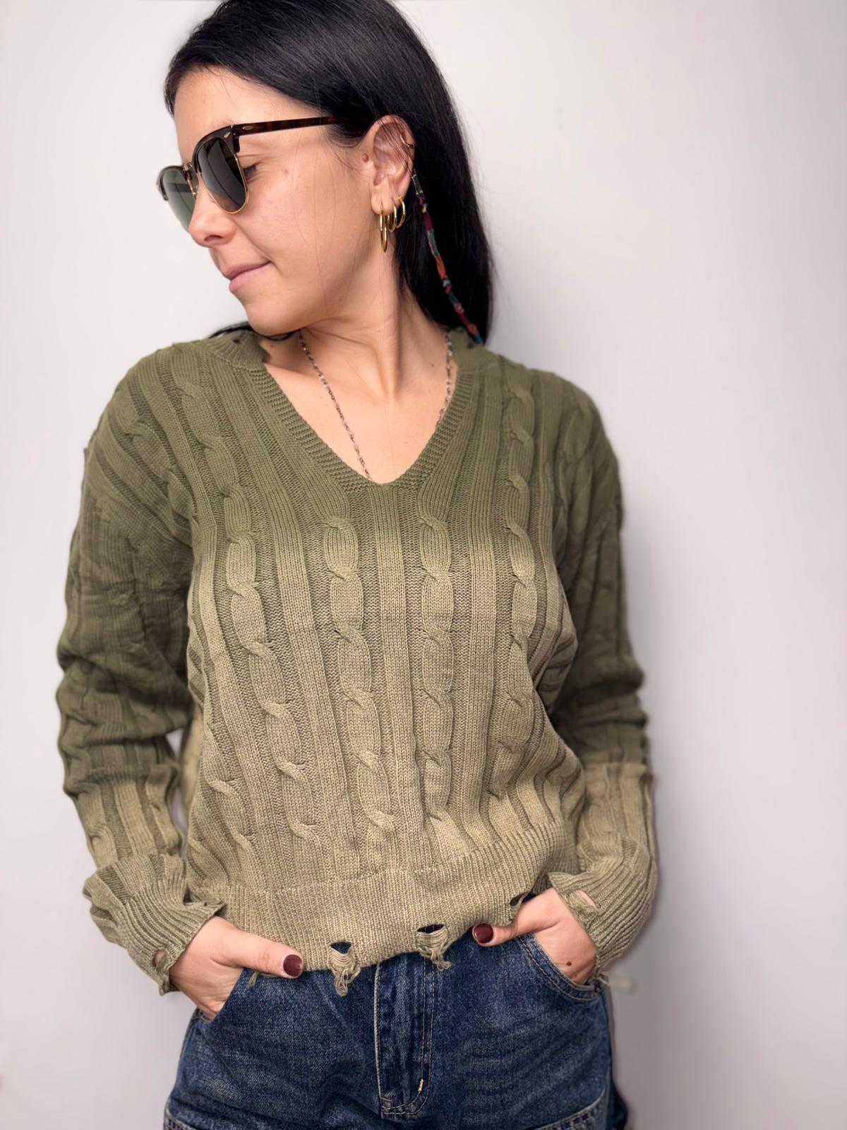 "Maglione a Trecce Effetto Sfumato - Stile Distressed Casual"