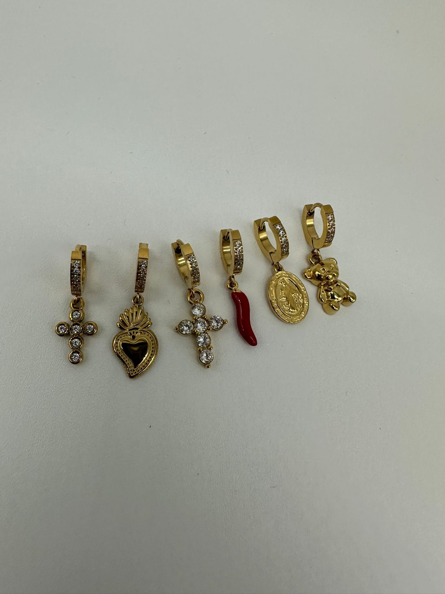 Set 6 Orecchini a Cerchio con Charm Oro - Croce Cuore Cornetto - DR-CLYDE SHOP