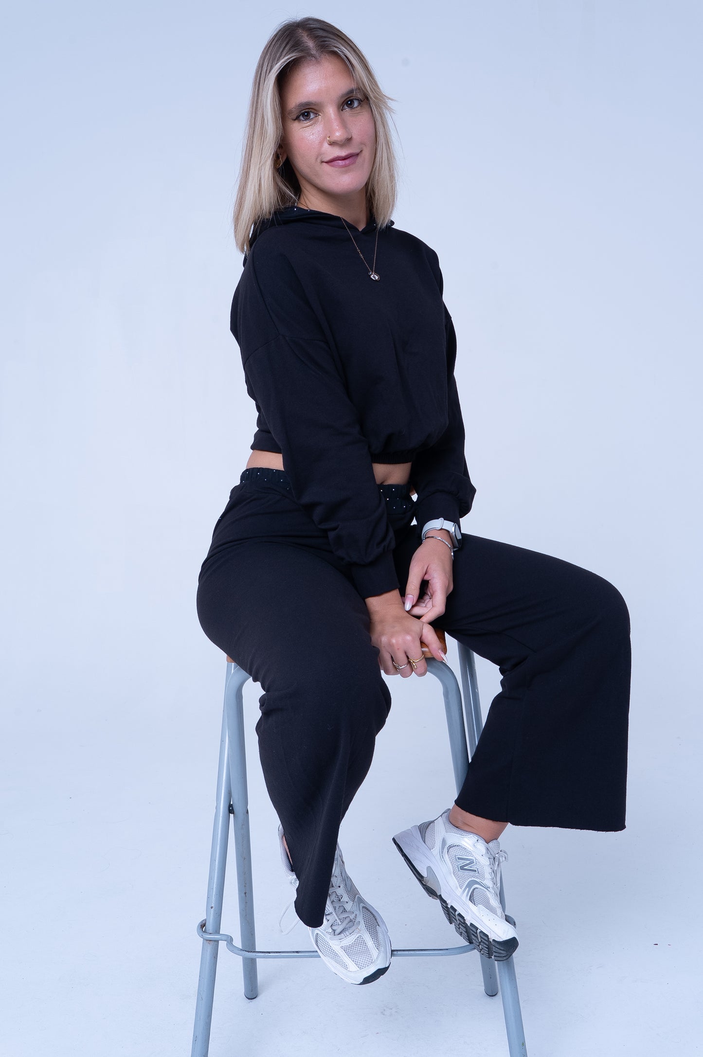 Coordinato Nero con Strass - Felpa Crop e Pantaloni