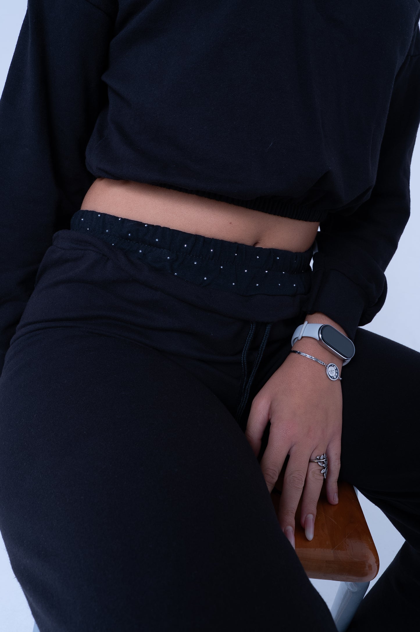 Coordinato Nero con Strass - Felpa Crop e Pantaloni
