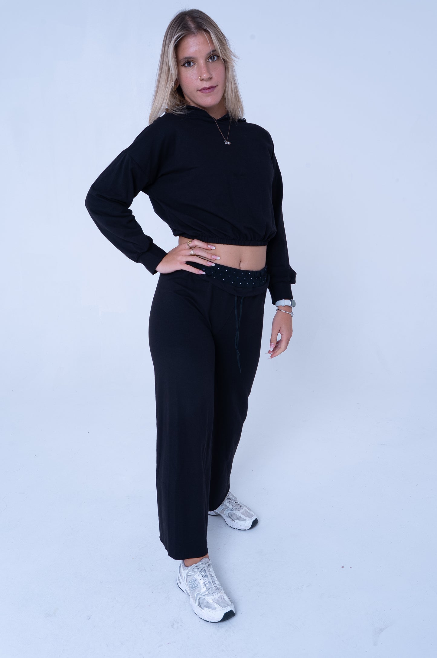 Coordinato Nero con Strass - Felpa Crop e Pantaloni