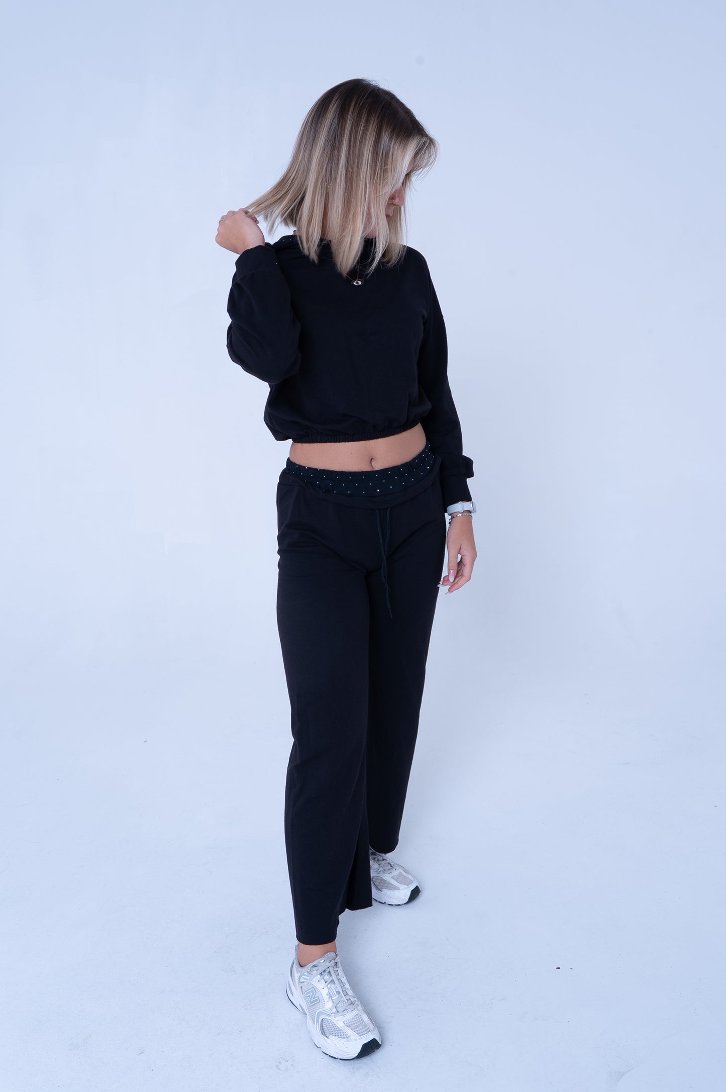 Coordinato Nero con Strass - Felpa Crop e Pantaloni