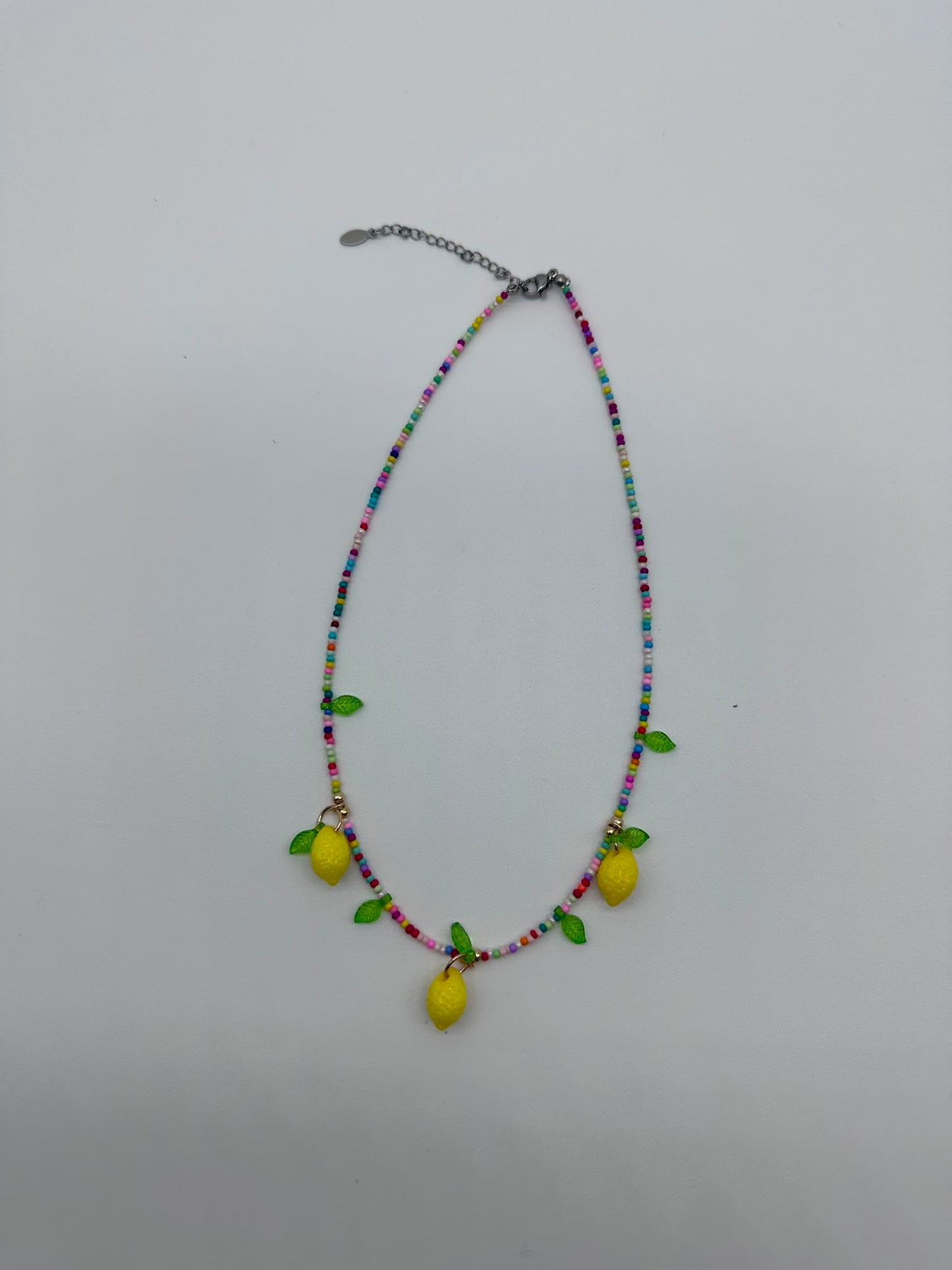 Collana con Ciondoli Limone e Perline – Gioiello Estivo Boho Chic