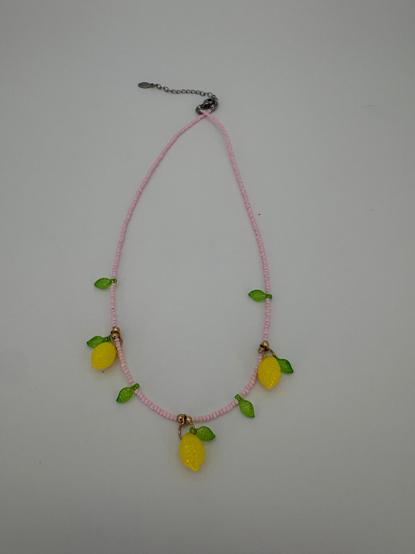Collana con Ciondoli Limone e Perline – Gioiello Estivo Boho Chic