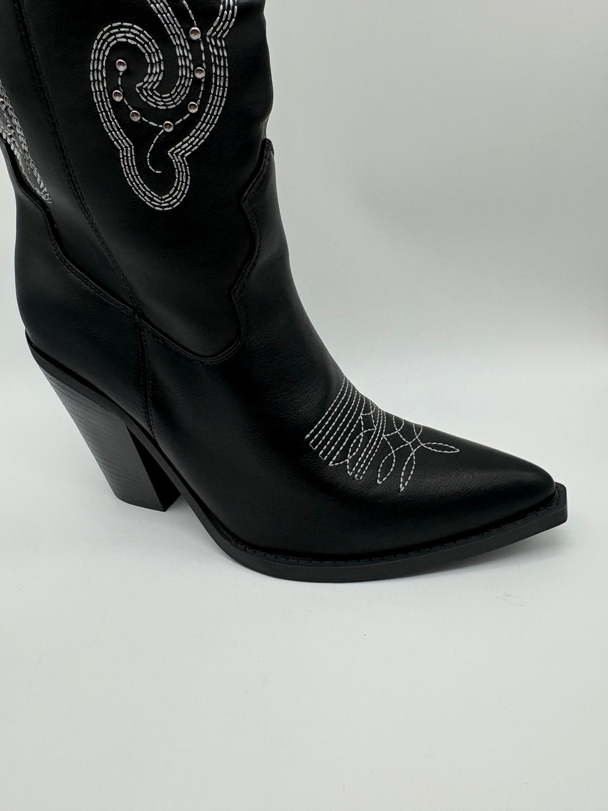Stivali Alti con ricami e borchie - DR-CLYDE SHOP ONLINE