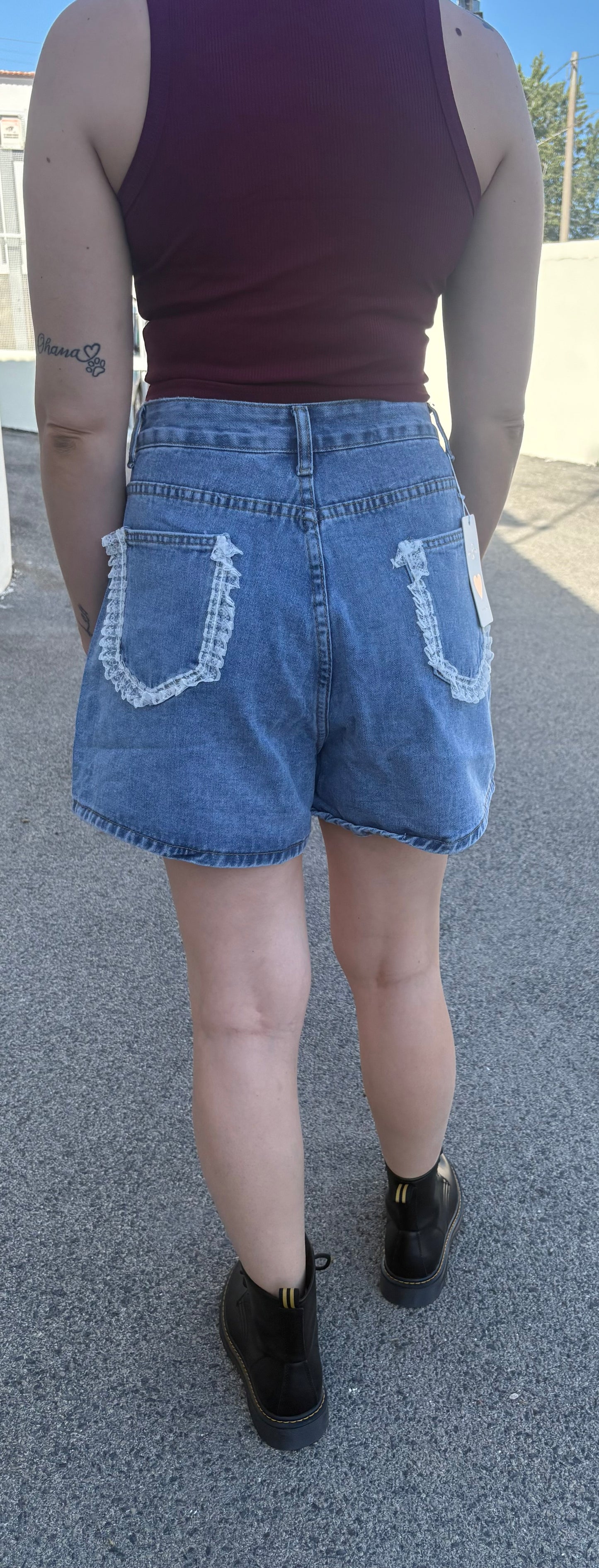 Shorts in Denim con Dettagli in Pizzo — Vita Alta, Taglio Baggy | DR-CLYDE