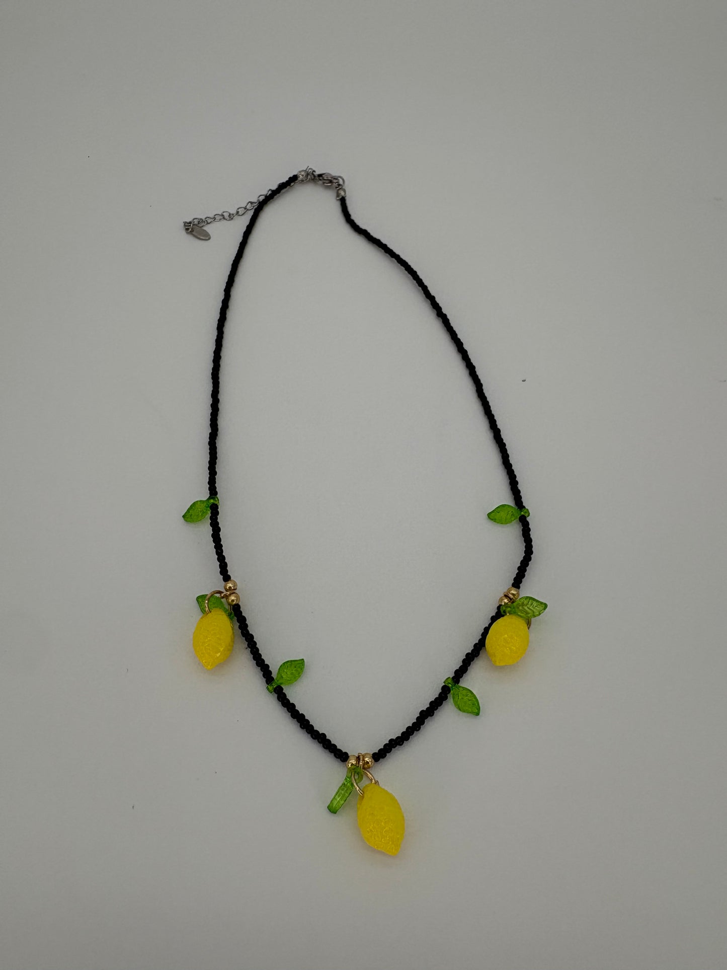 Collana con Ciondoli Limone e Perline – Gioiello Estivo Boho Chic