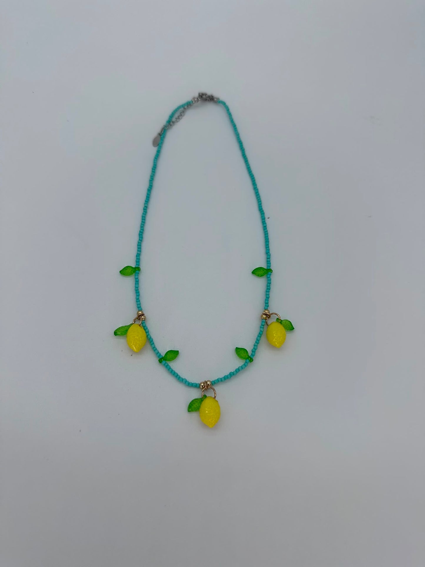 Collana con Ciondoli Limone e Perline – Gioiello Estivo Boho Chic