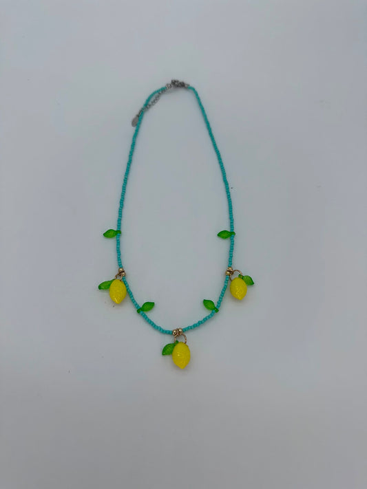 Collana con Ciondoli Limone e Perline – Gioiello Estivo Boho Chic