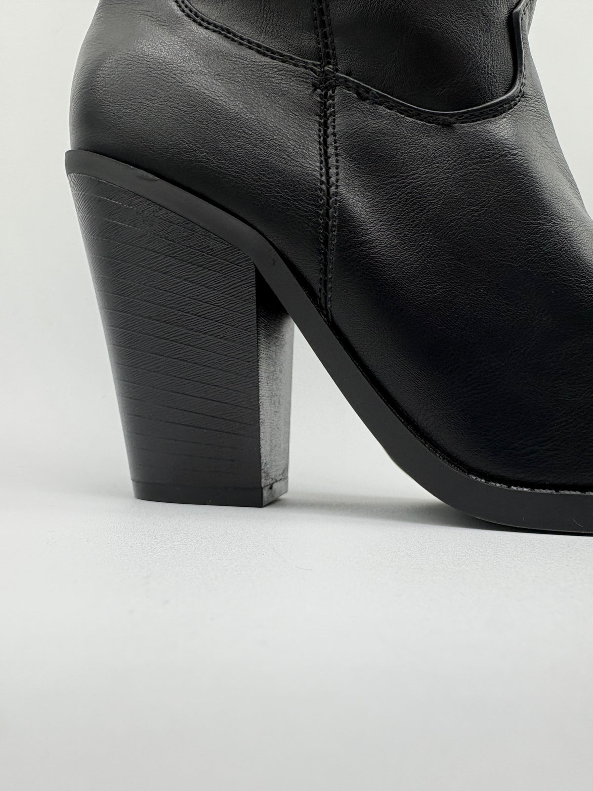 Stivali Alti con ricami e borchie - DR-CLYDE SHOP ONLINE