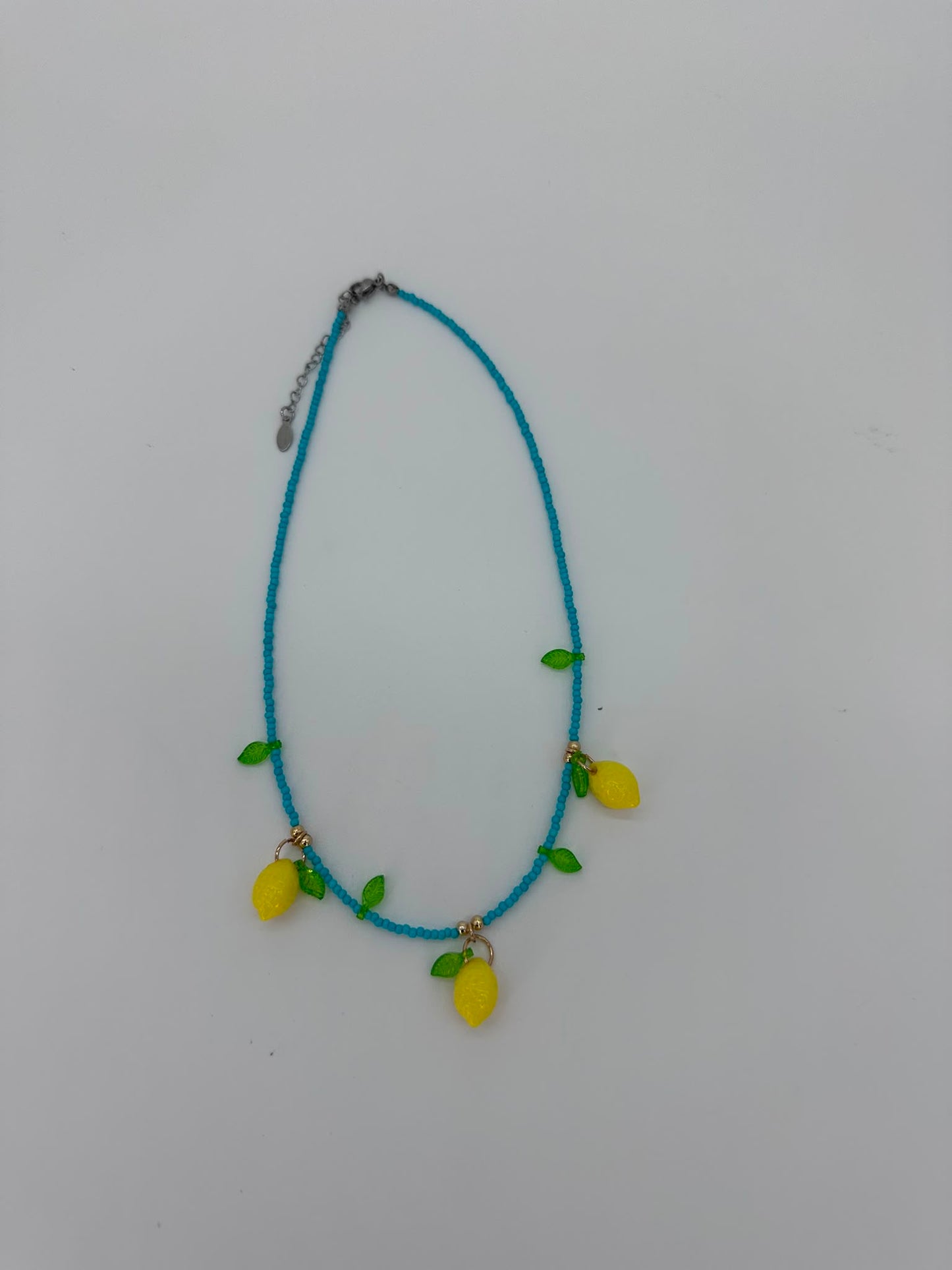 Collana con Ciondoli Limone e Perline – Gioiello Estivo Boho Chic