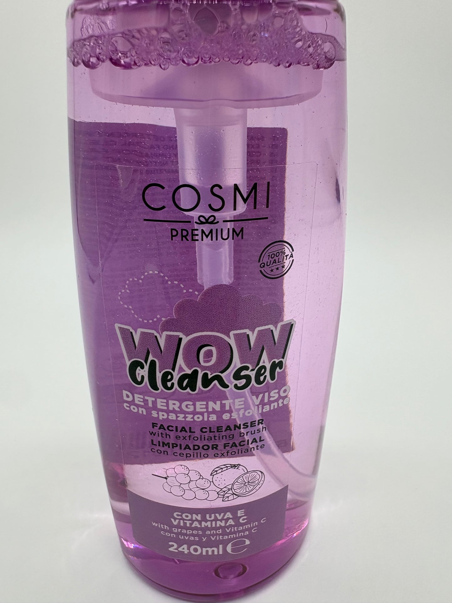 Detergente viso con spazzola esfoliante