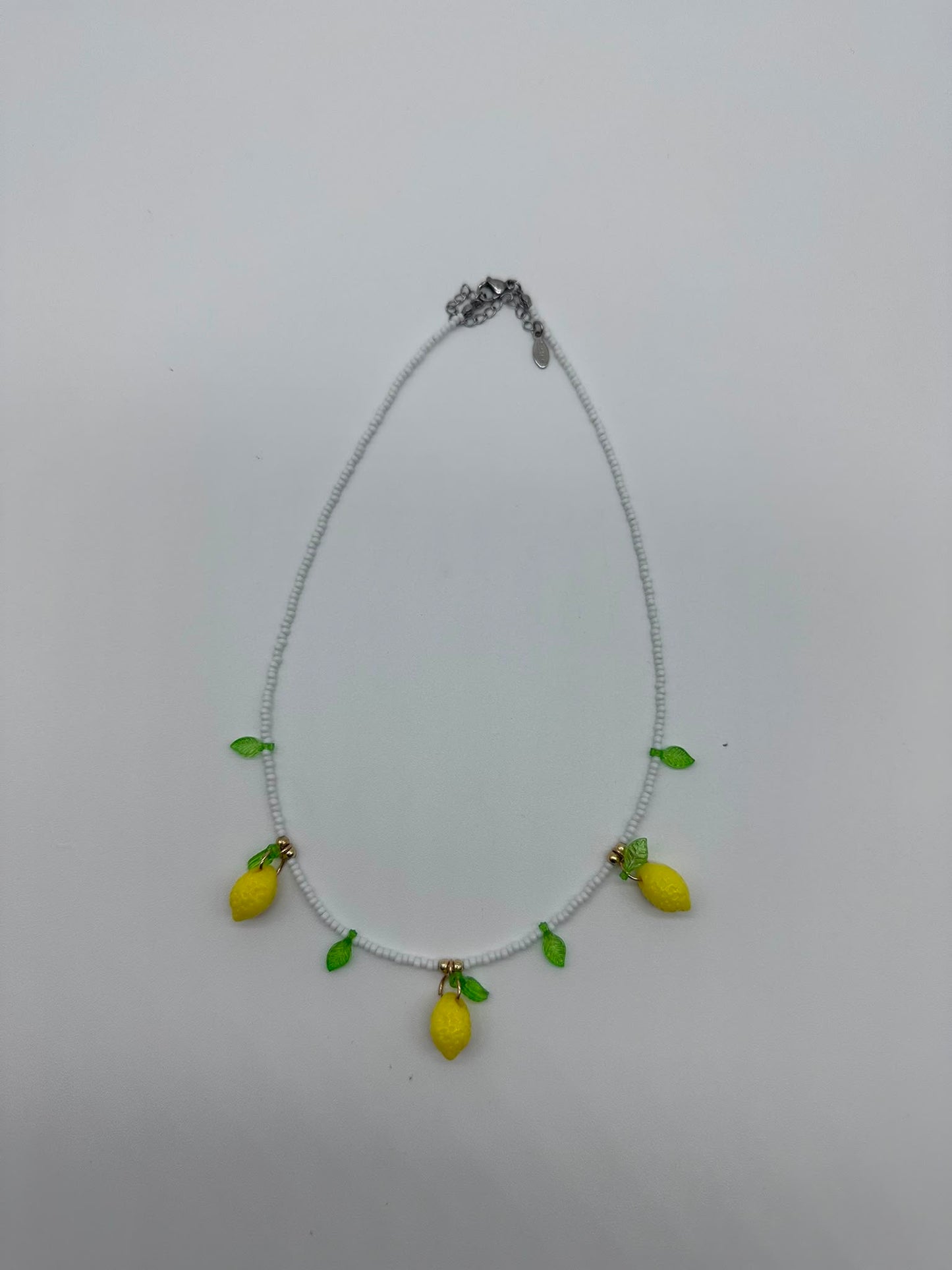 Collana con Ciondoli Limone e Perline – Gioiello Estivo Boho Chic
