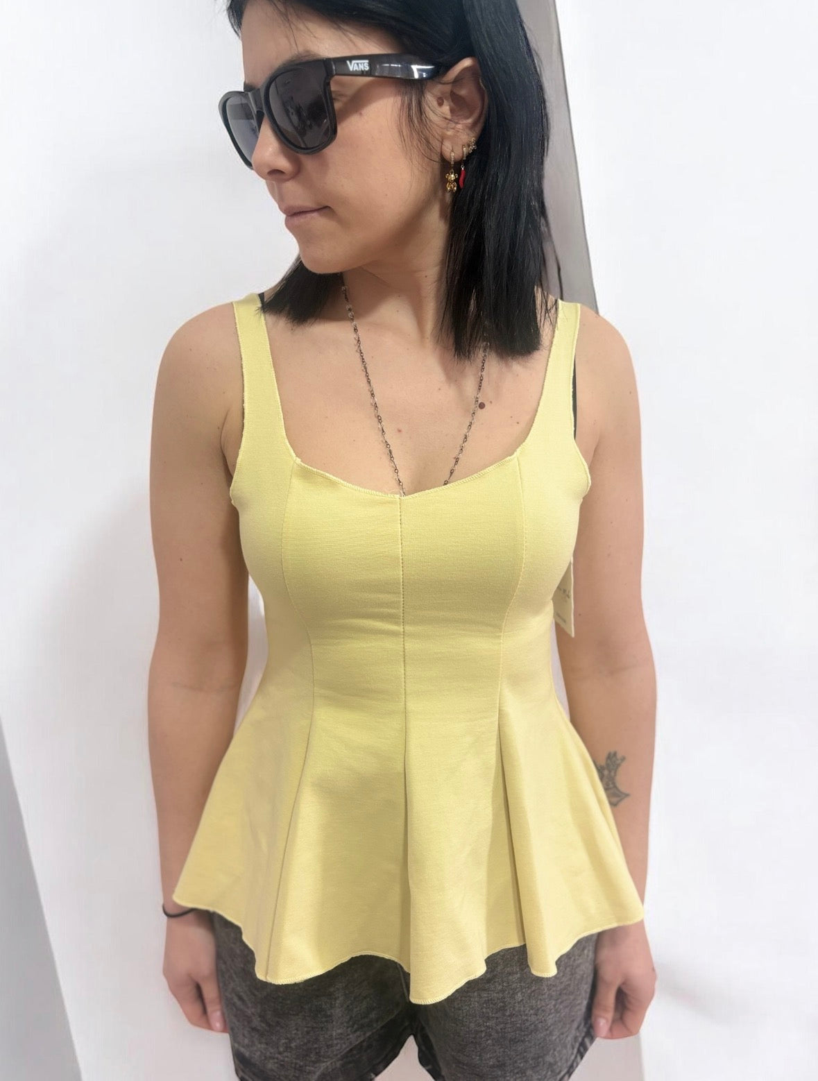 Top Peplo Donna - Canotta con Balza Elegante