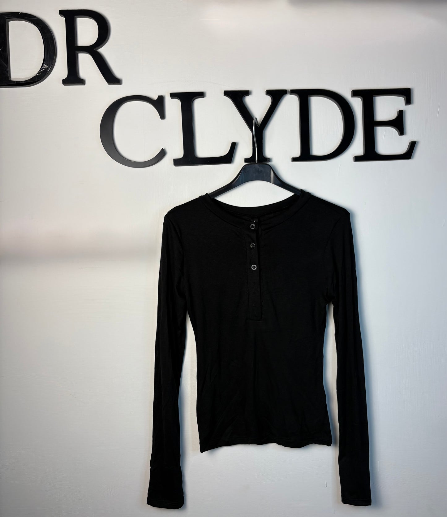 Maglietta Donna Manica Lunga con Bottoni - Elegante e Versatile