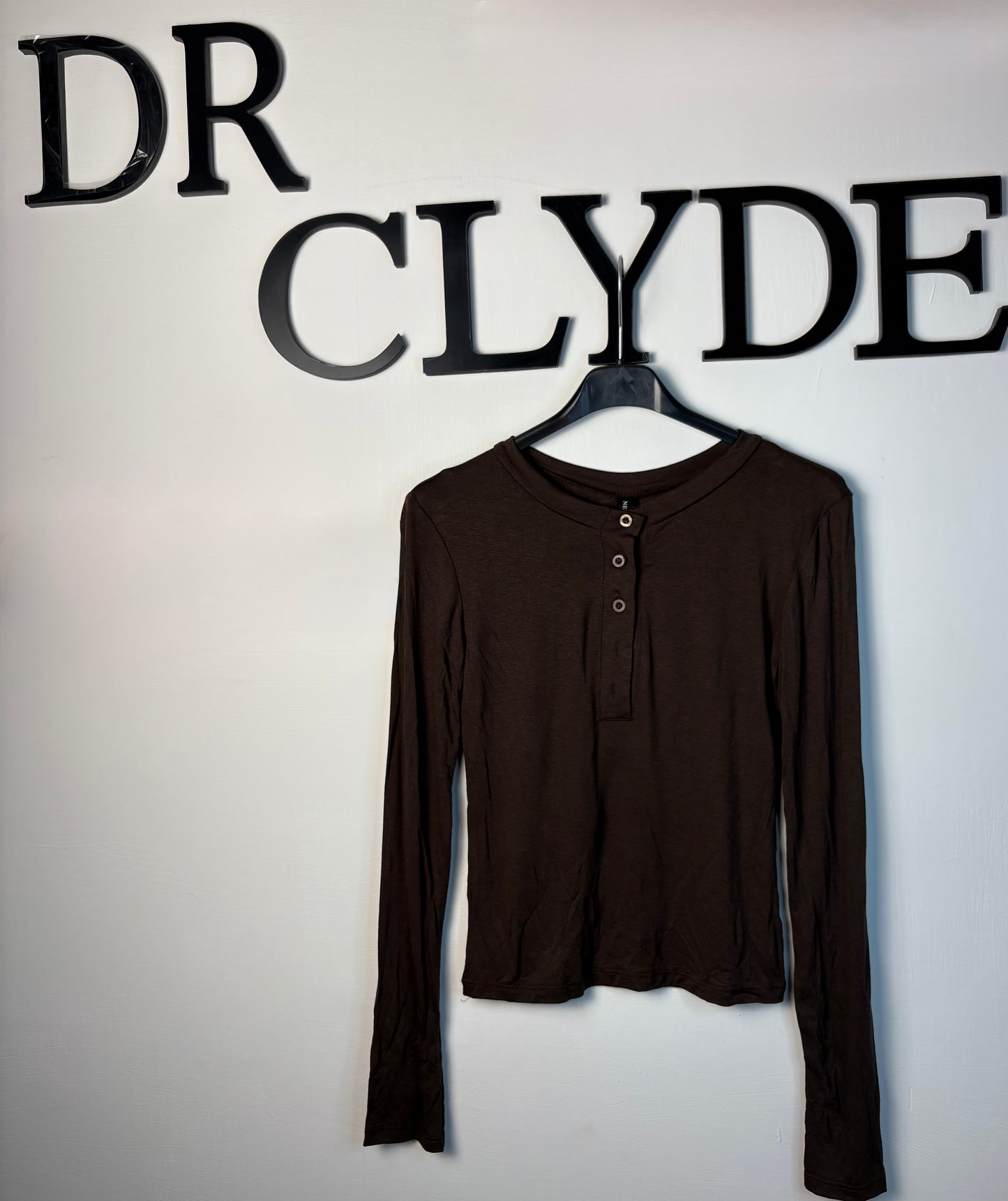 Maglietta Donna Manica Lunga con Bottoni - Elegante e Versatile