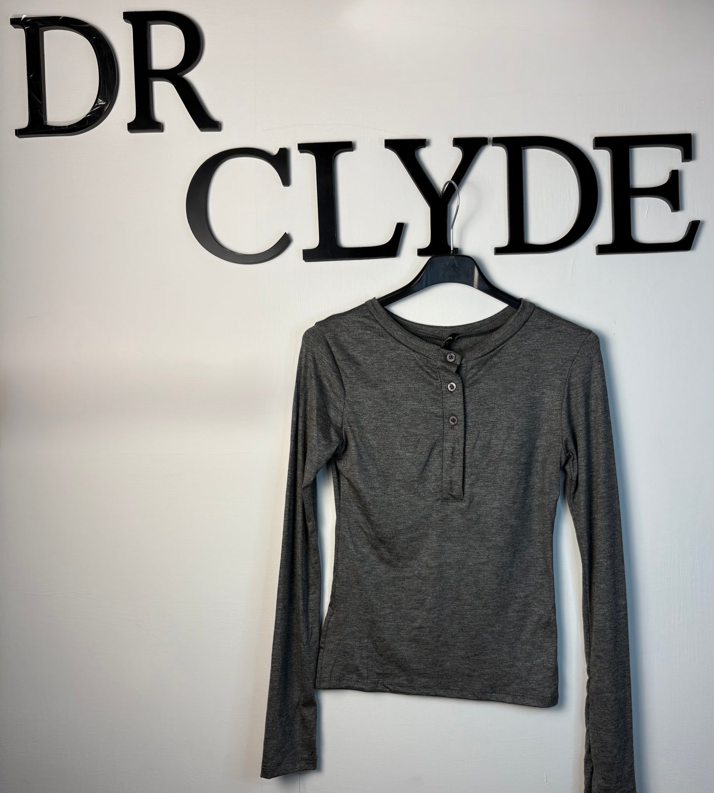 Maglietta Donna Manica Lunga con Bottoni - Elegante e Versatile