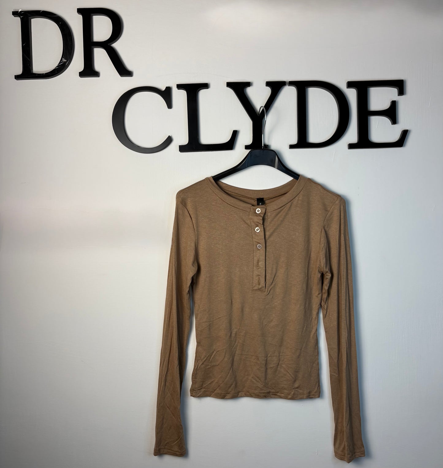 Maglietta Donna Manica Lunga con Bottoni - Elegante e Versatile