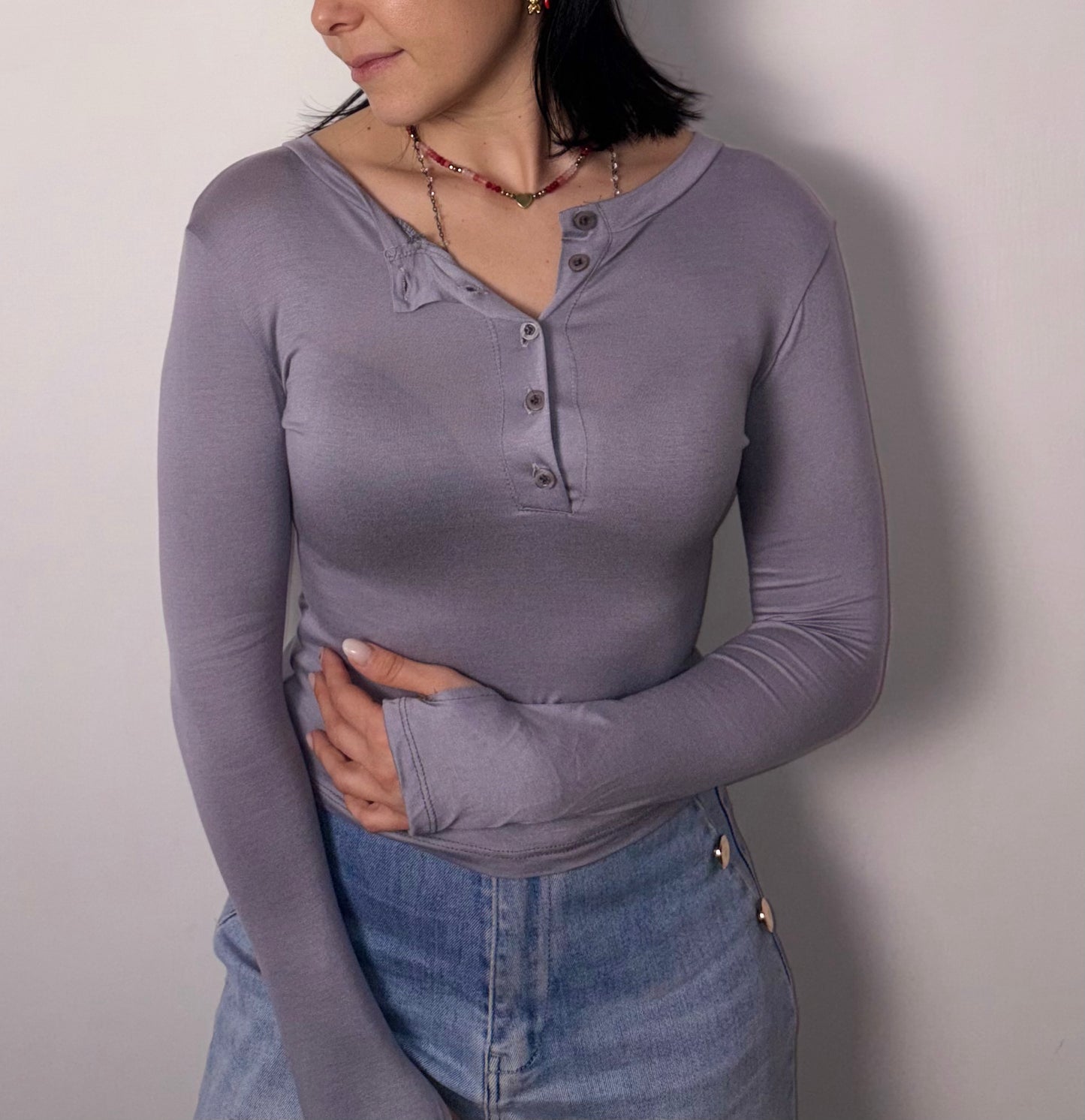 Maglietta Donna Manica Lunga con Bottoni - Elegante e Versatile