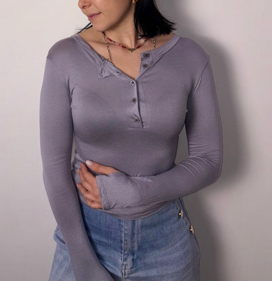 Maglietta Donna Manica Lunga con Bottoni - Elegante e Versatile