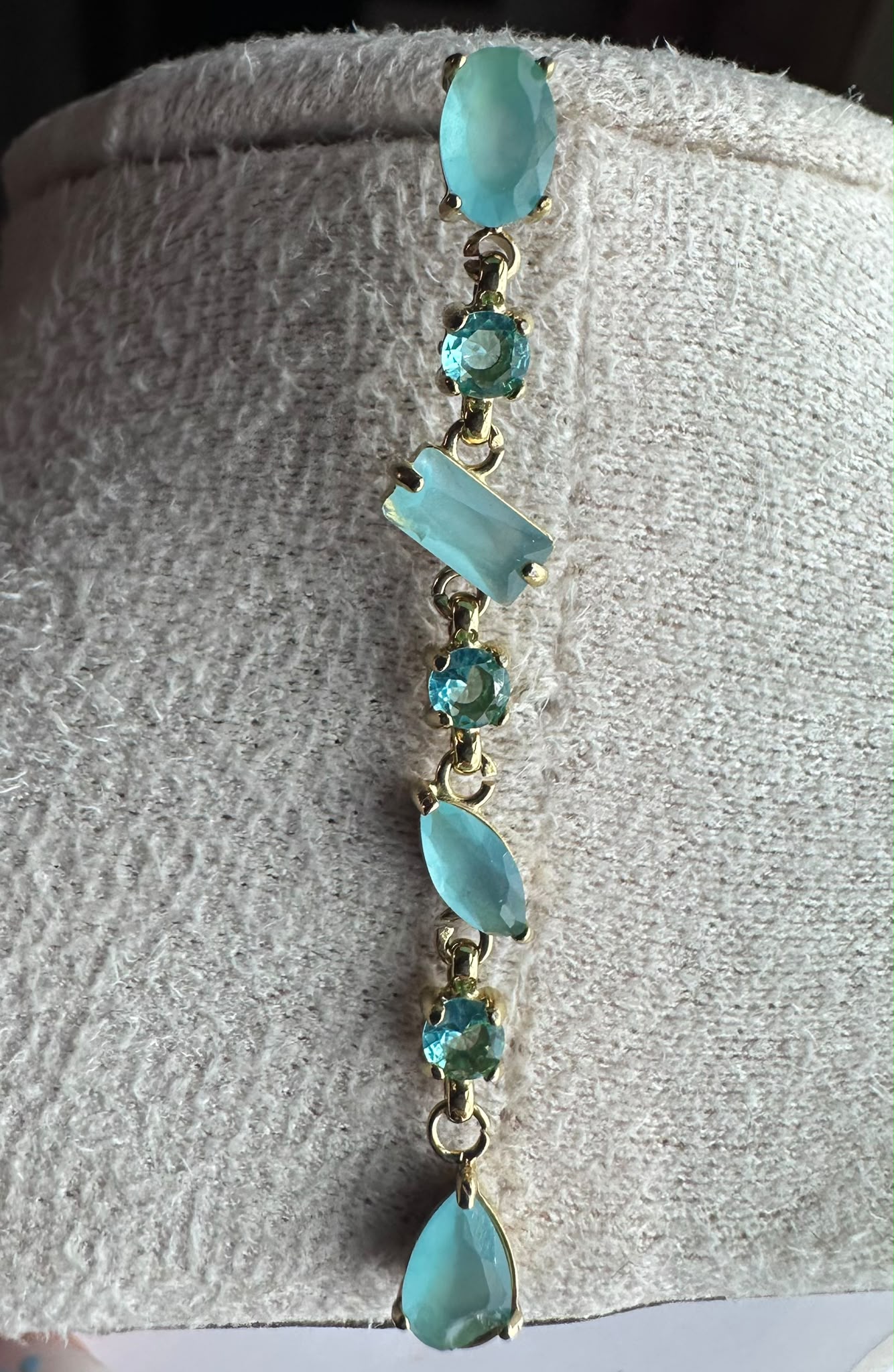 Orecchini pendenti con strass e punto luce