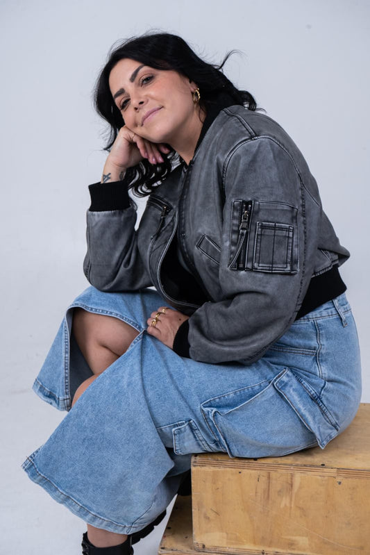 Bomber Denim Grigio con Tasche - Stile Urban e Versatile