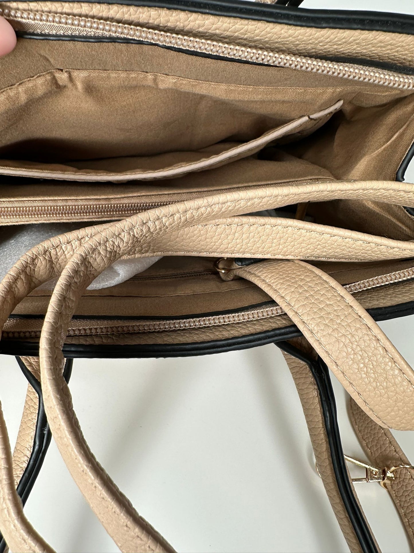 Borsa a Mano Elegante Beige con Lucchetto
