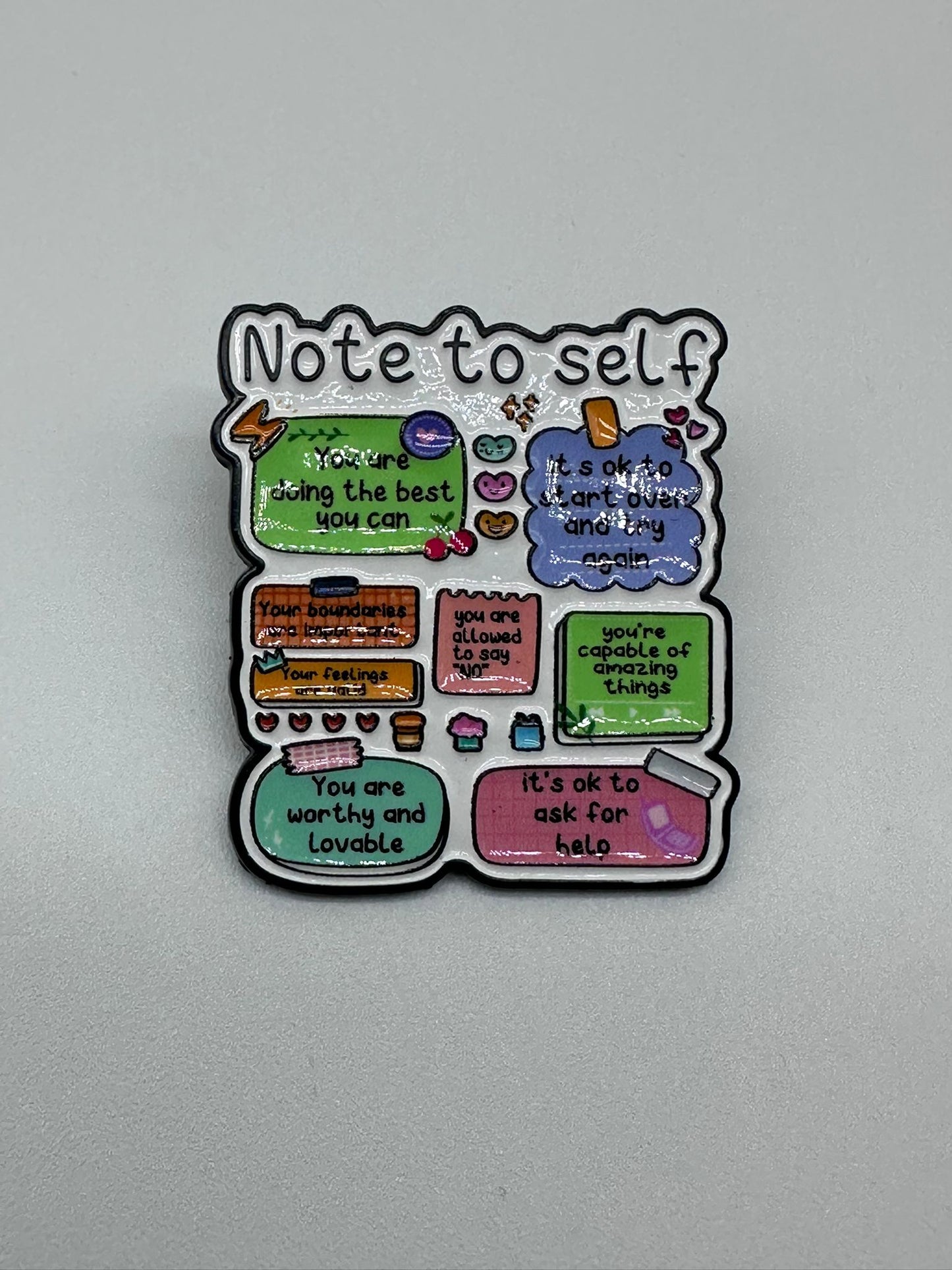Spilla Smaltata "Note to Self" – Pin Motivazionale con Frasi Positive