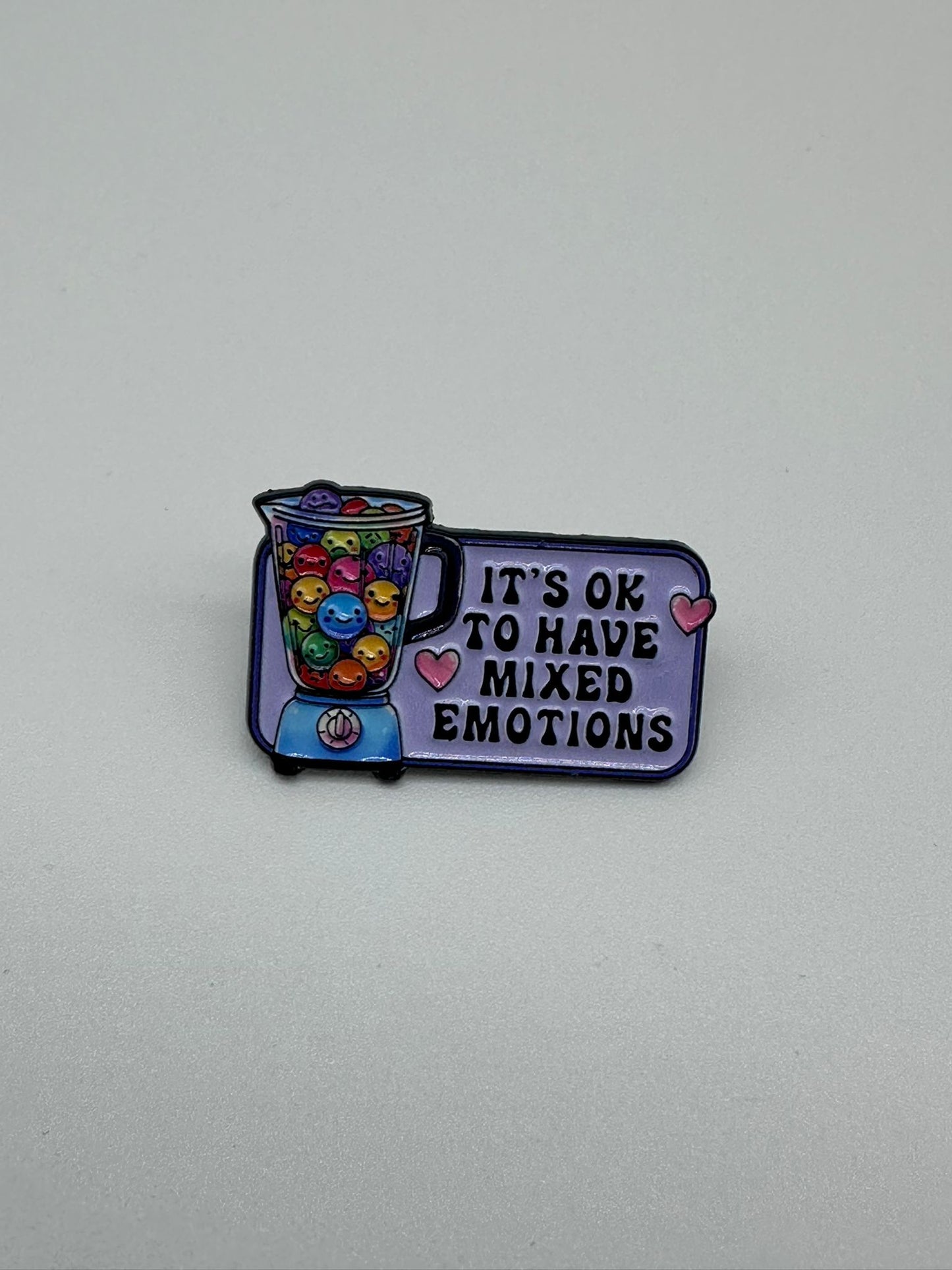 Spilla Smaltata "It's Ok To Have Mixed Emotions" – Pin Blender Emoji Colorato