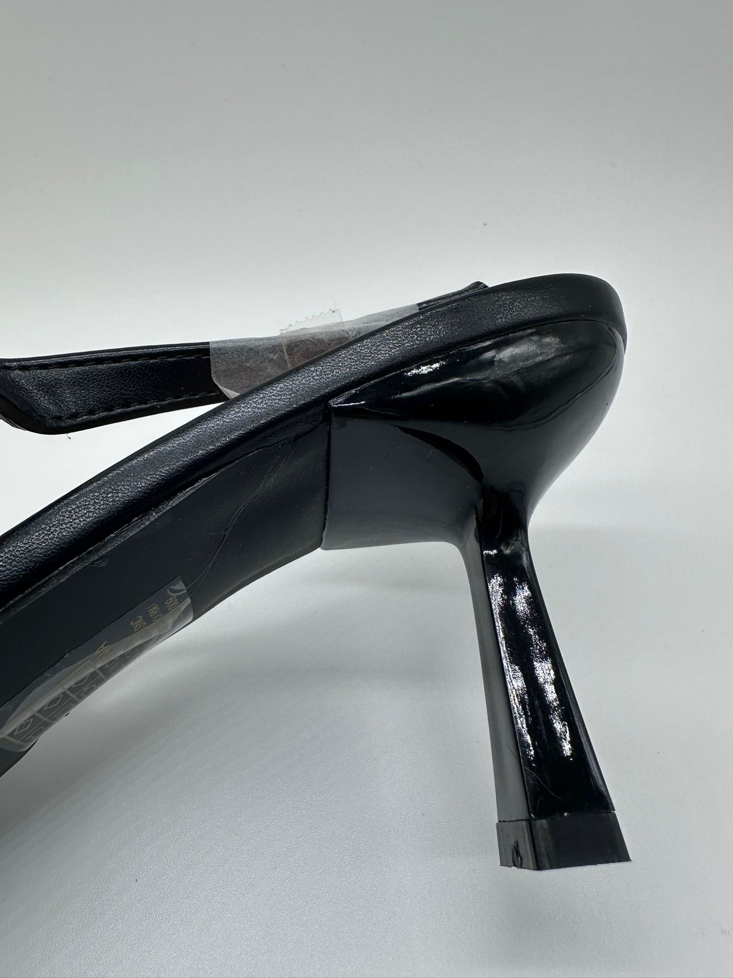 Slingback Nera con Tacco a Spillo e Fibbia Metallica – Punta Affusolata | Scarpe Donna