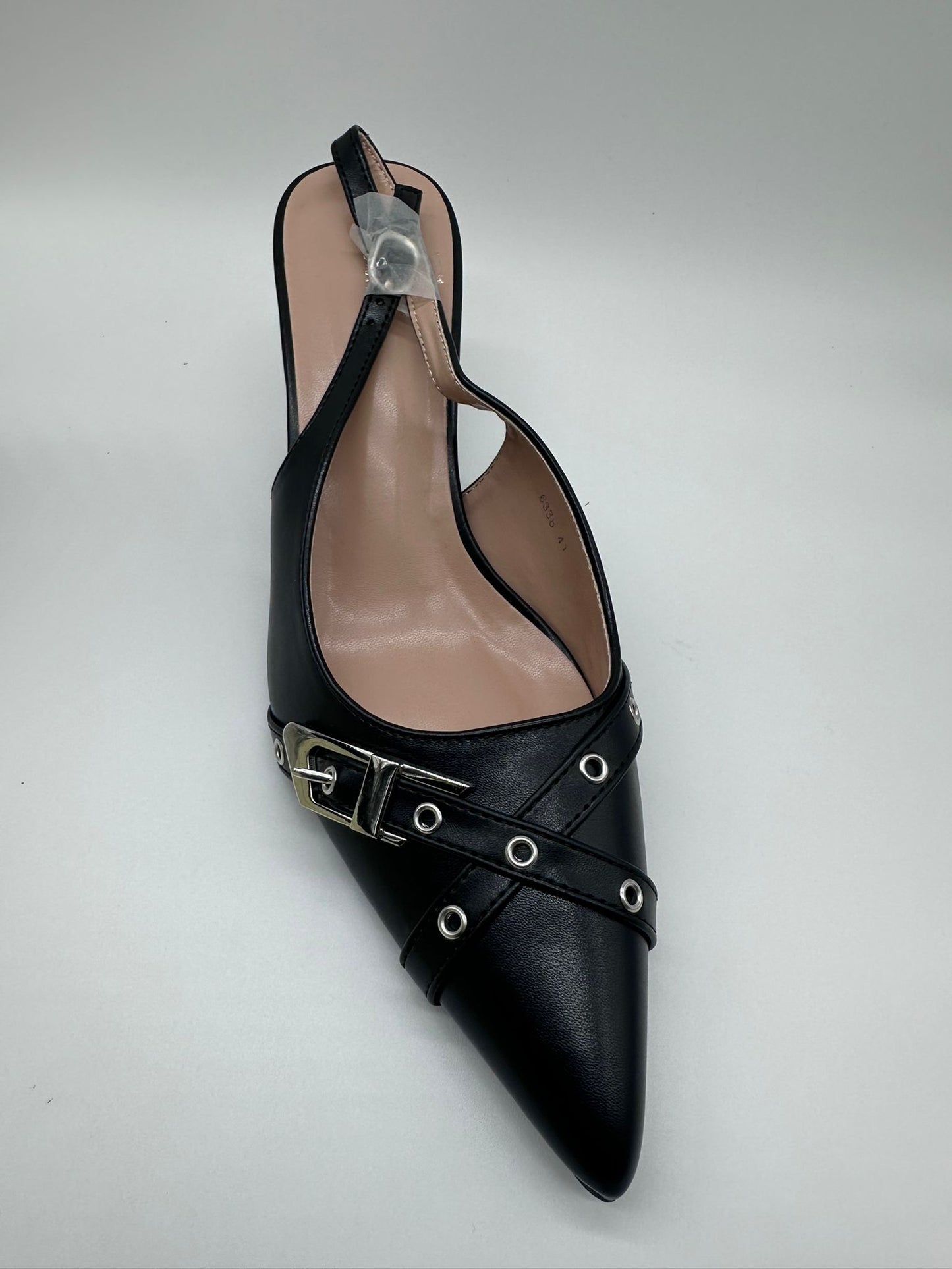 Slingback Nera con Tacco a Spillo e Fibbia Metallica – Punta Affusolata | Scarpe Donna