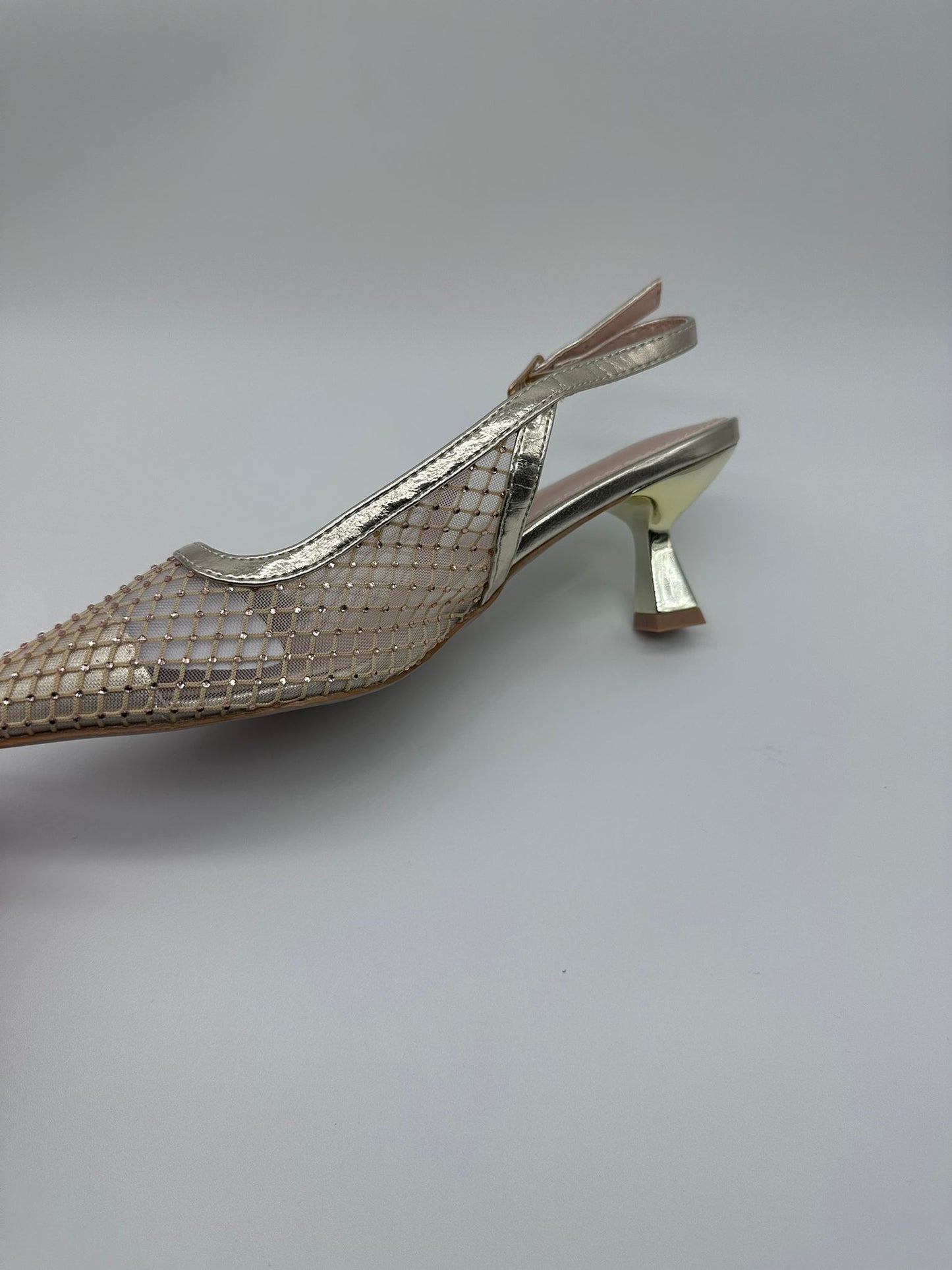 Décolleté Slingback in Mesh Dorato con Strass – Punta Affusolata