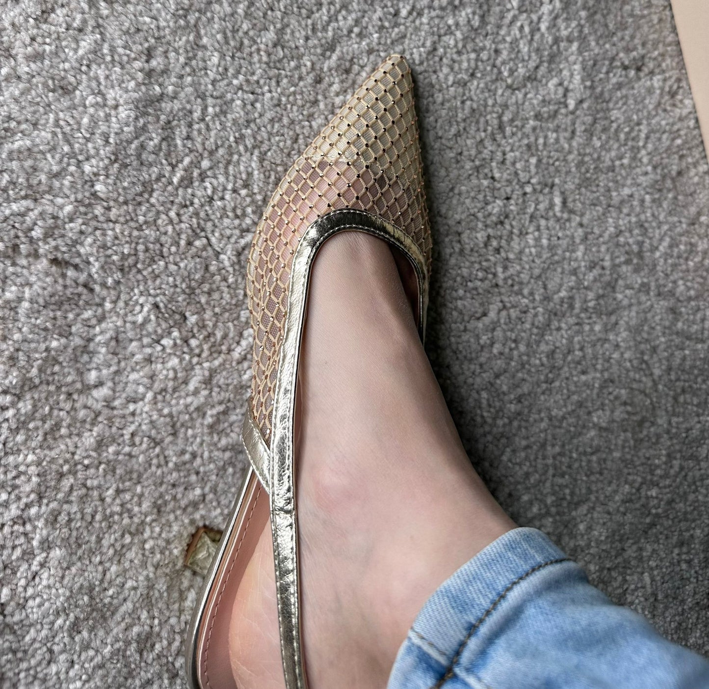 Décolleté Slingback in Mesh Dorato con Strass – Punta Affusolata