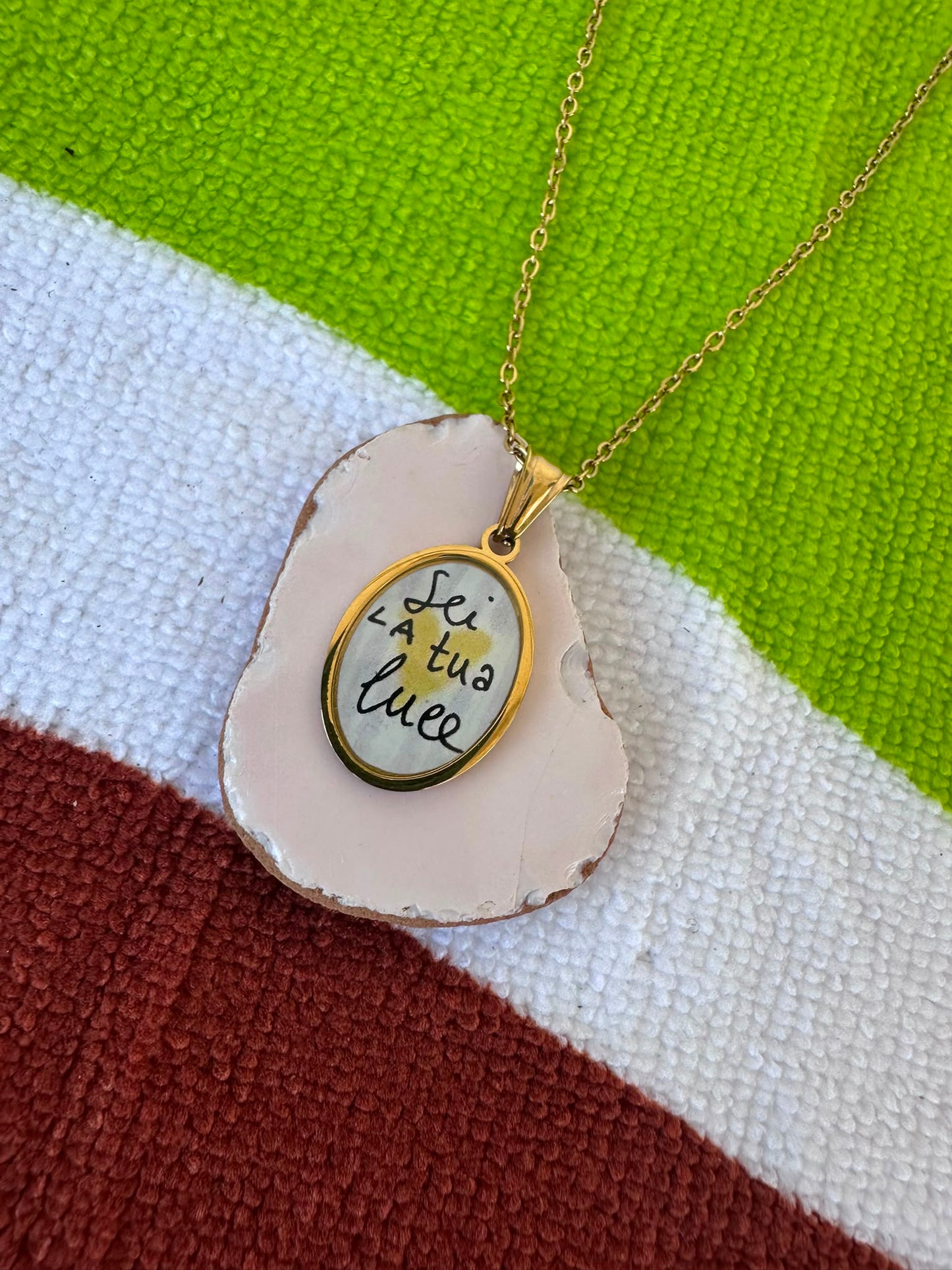 Collana "Sei la tua luce" – Acciaio Inossidabile Dorato con Ciondolo Ovale