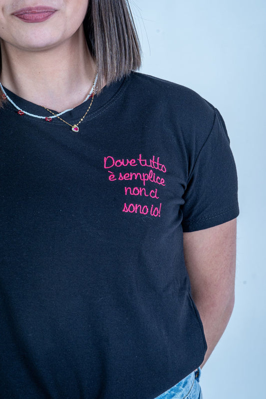 T-Shirt ricamata "Dove tutto é semplice non ci sono io" | DR-CLYDE SHOP