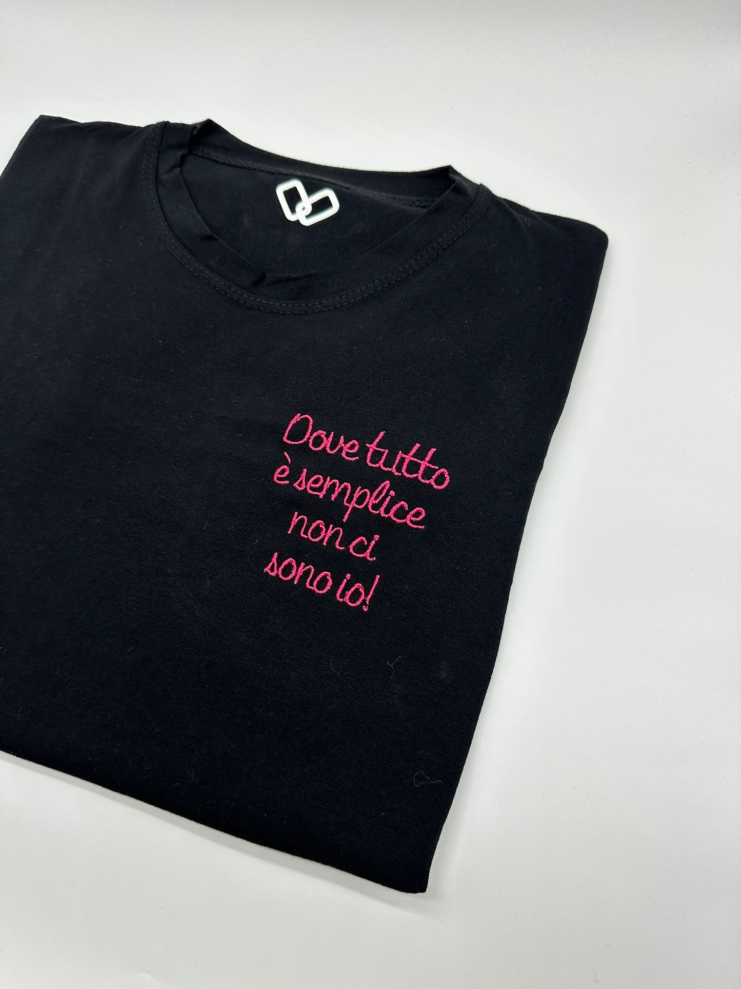 T-Shirt ricamata "Dove tutto é semplice non ci sono io" | DR-CLYDE SHOP