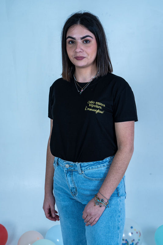 T-Shirt ricamata "Odio essere bipolare...é meraviglioso" | DR-CLYDE SHOP