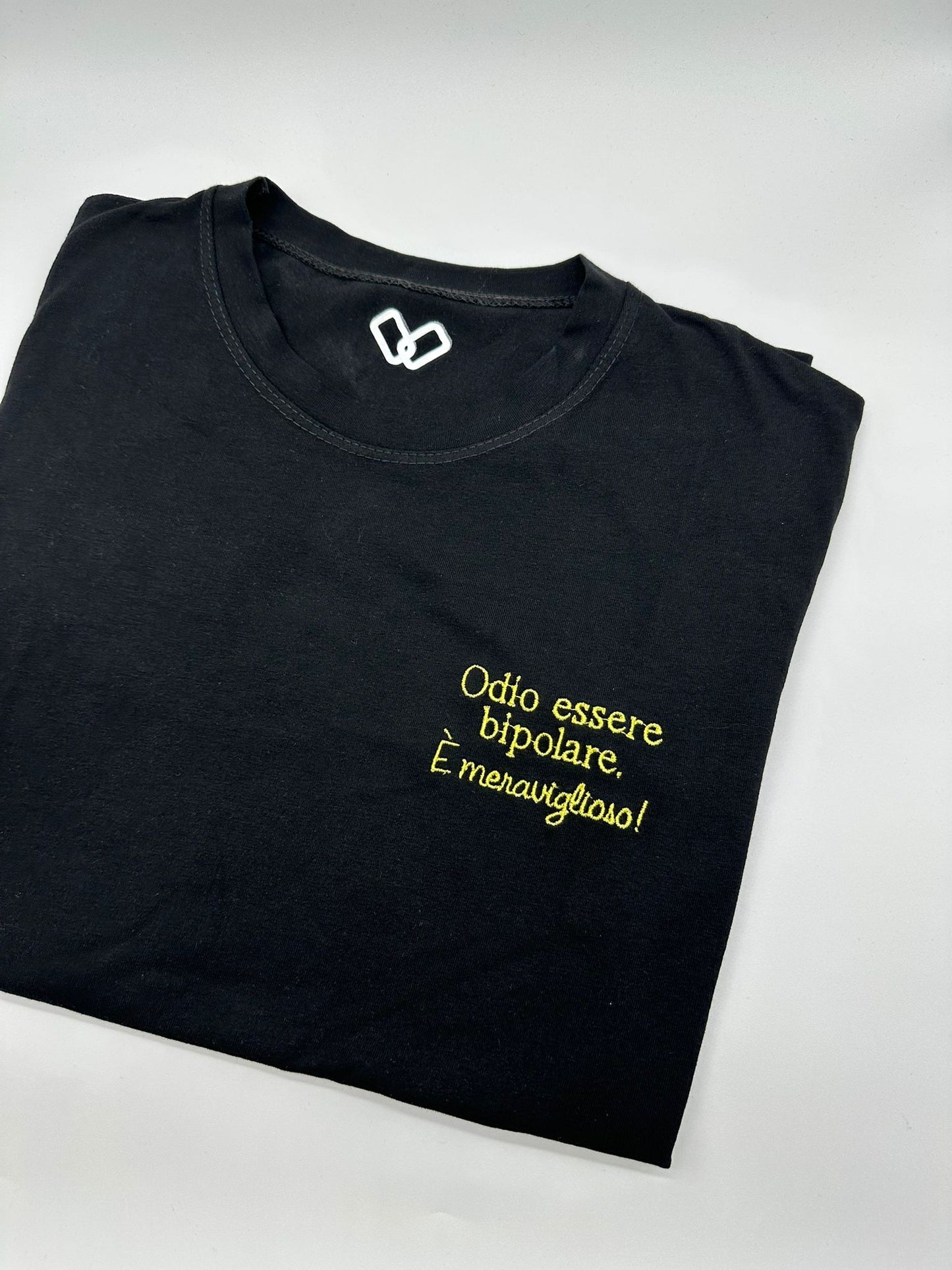 T-Shirt ricamata "Odio essere bipolare...é meraviglioso" | DR-CLYDE SHOP