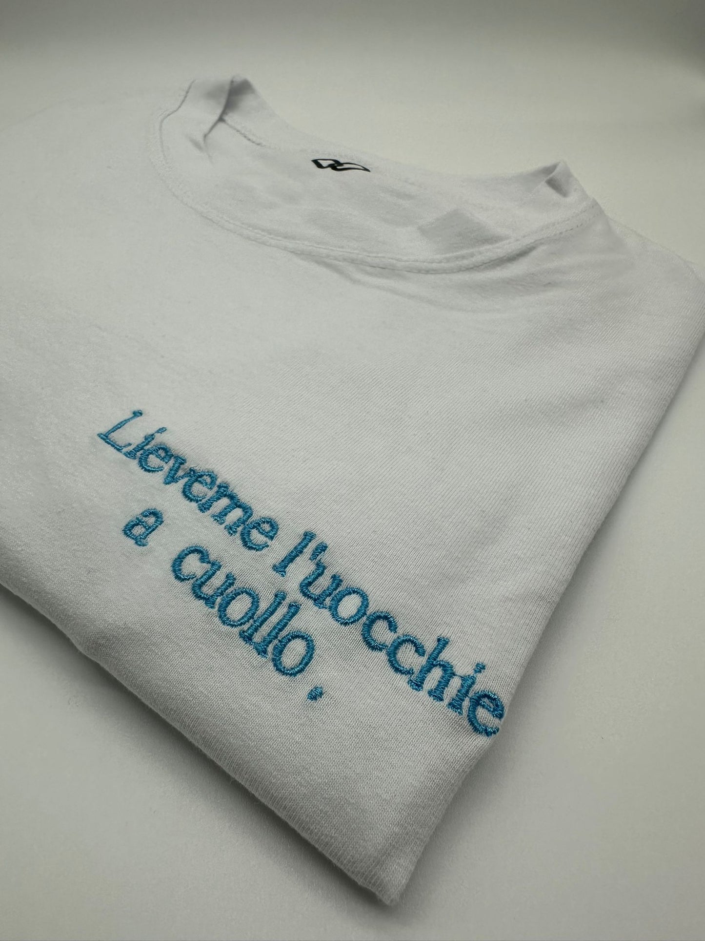 T-Shirt ricamata "Lieveme l'uocchie a cuollo" | DR-CLYDE SHOP