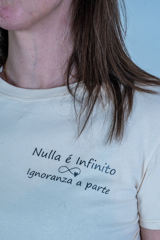 T-Shirt personalizzata "Nulla é infinito, ignoranza a parte" | DR-CLYDE SHOP