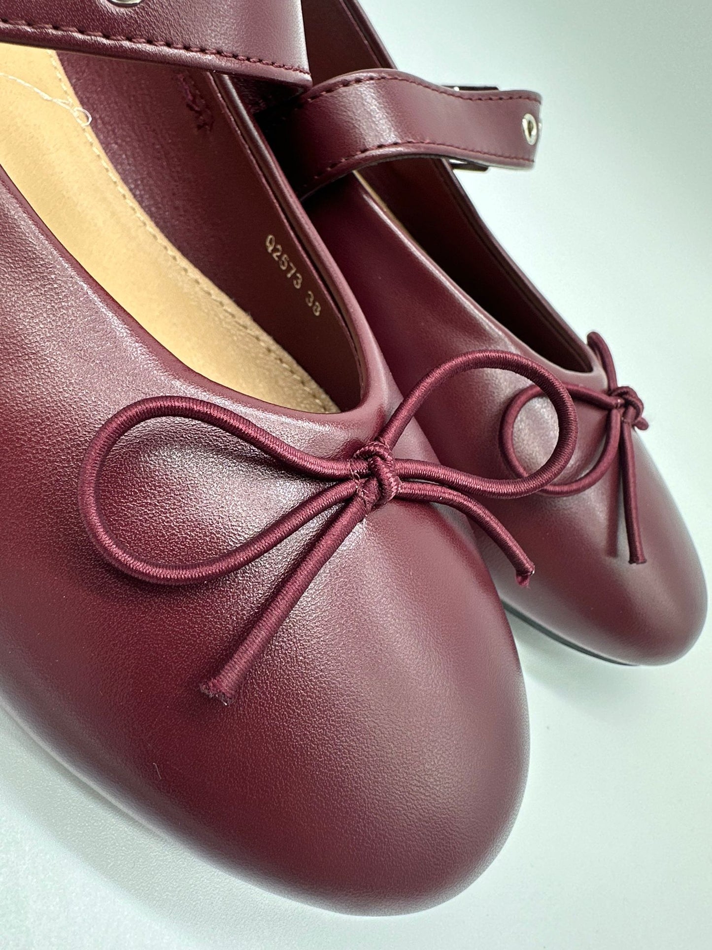 Ballerine Bordeaux con Cinturino e Fiocco - Stile Vintage Chic
