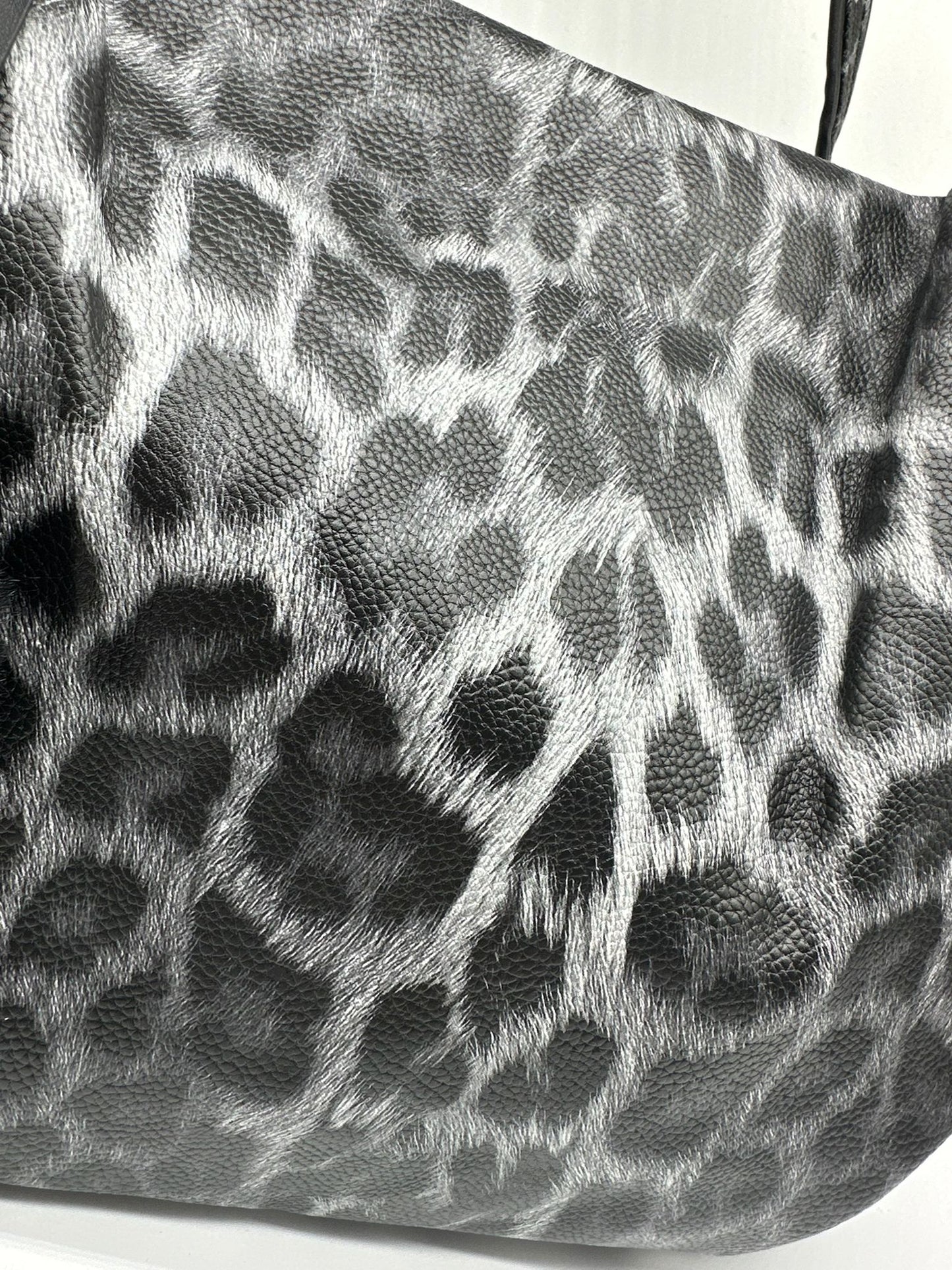 Borsa Shopper Leopardata Grigia con Pon Pon - Stile Glamour