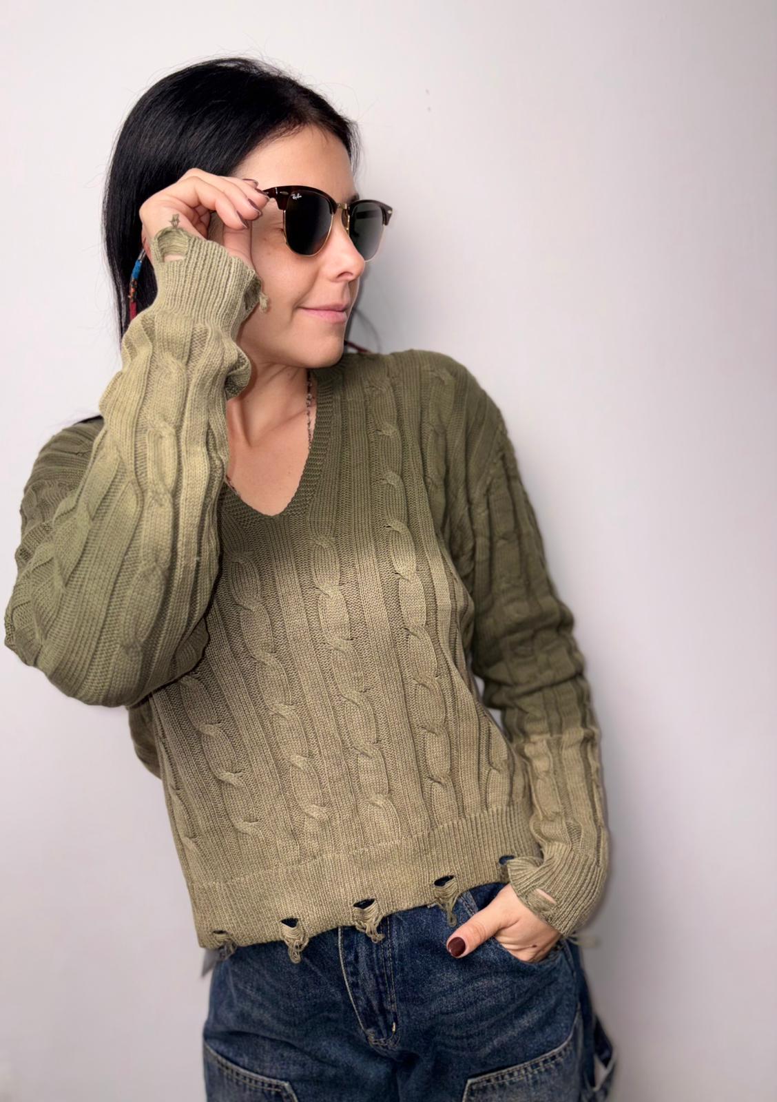 "Maglione a Trecce Effetto Sfumato - Stile Distressed Casual"