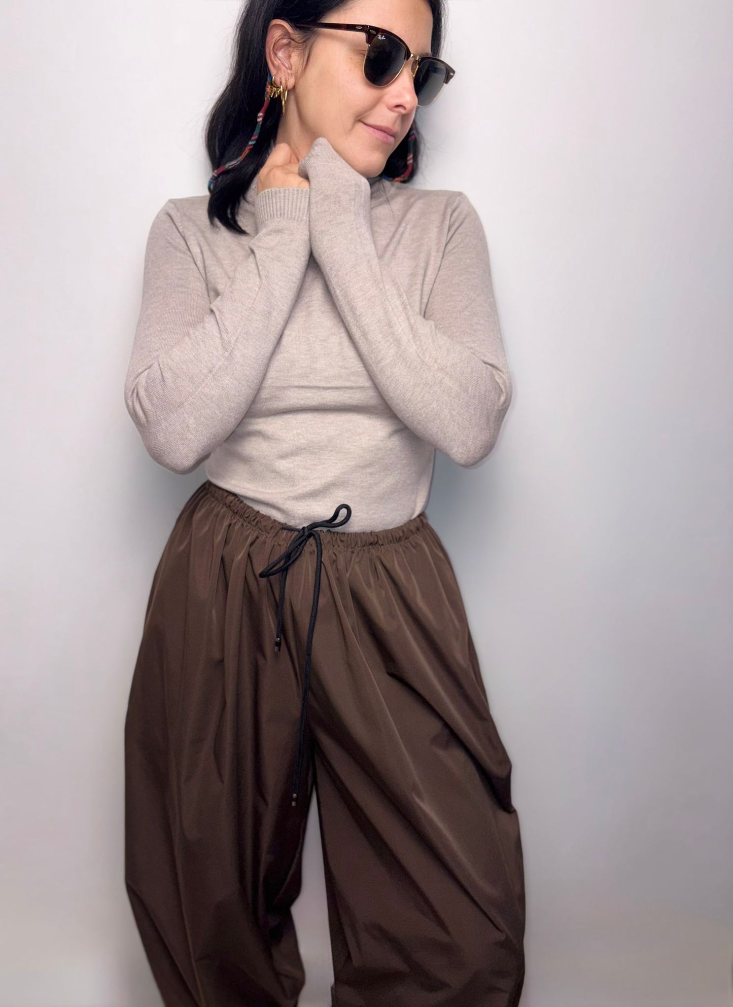 "Pantaloni Donna Oversize Balloon Fit - Vita Alta con Coulisse Marrone"