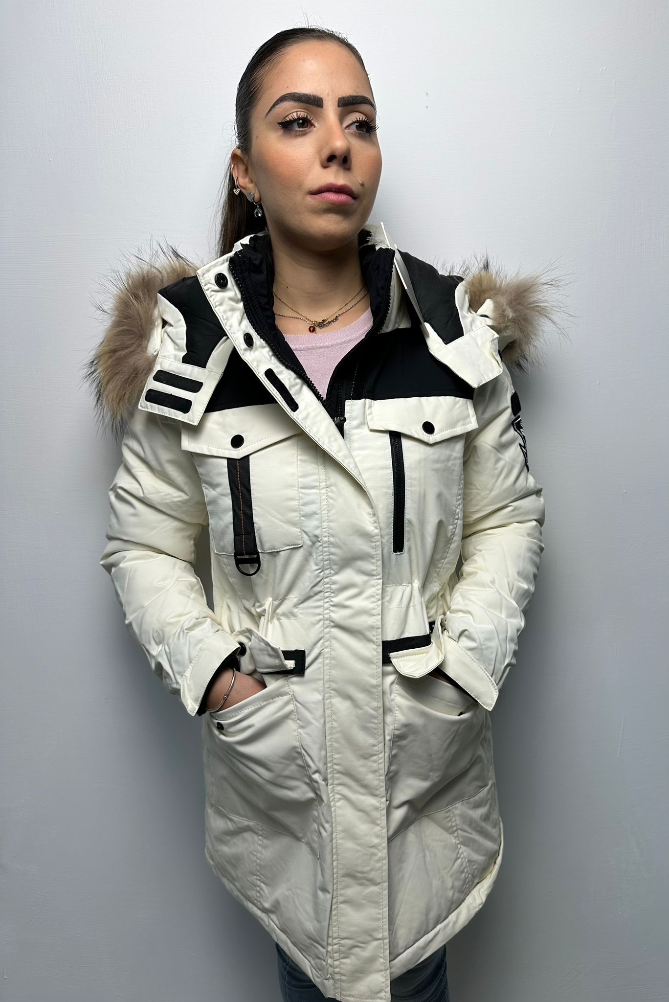 Piumino Lungo Bianco e Nero con Cappuccio in Pelliccia - Parka Invernale Donna