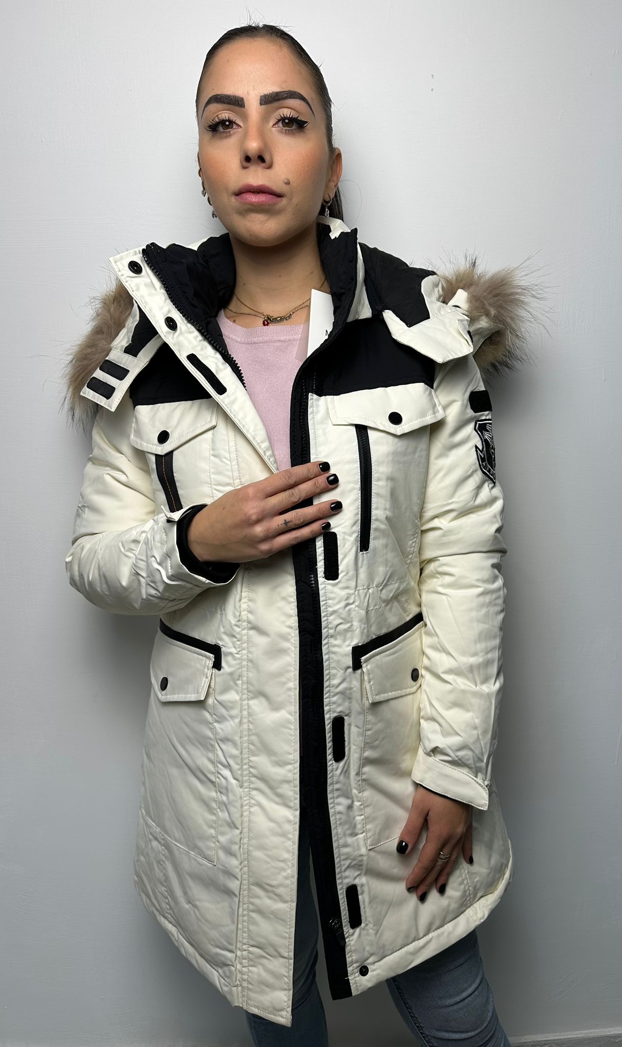 Piumino Lungo Bianco e Nero con Cappuccio in Pelliccia - Parka Invernale Donna